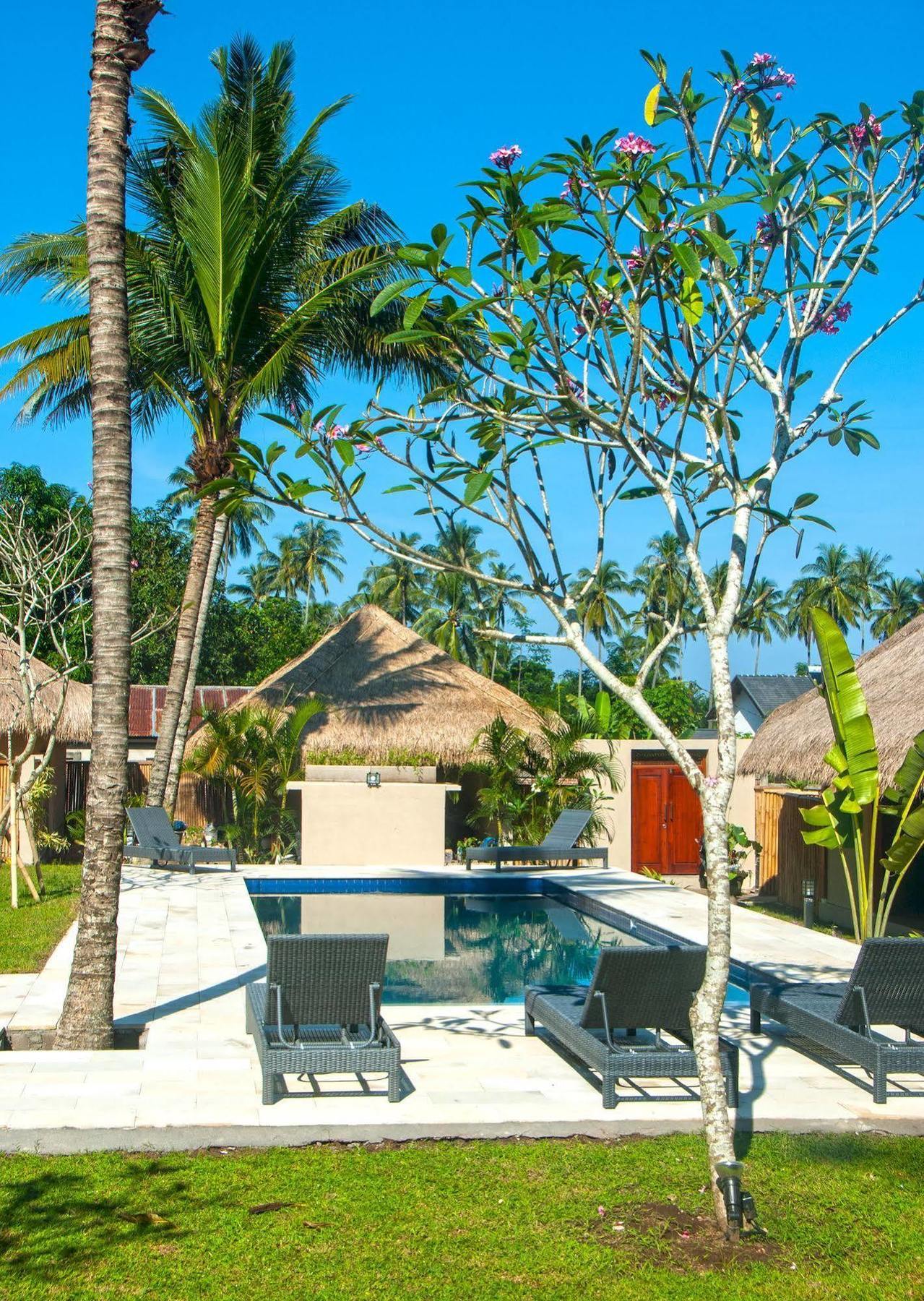 Mama Bella'S Retreat Bed and Breakfast Senggigi Exteriör bild