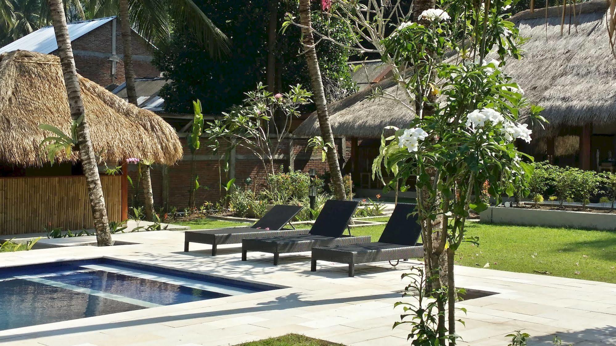 Mama Bella'S Retreat Bed and Breakfast Senggigi Exteriör bild