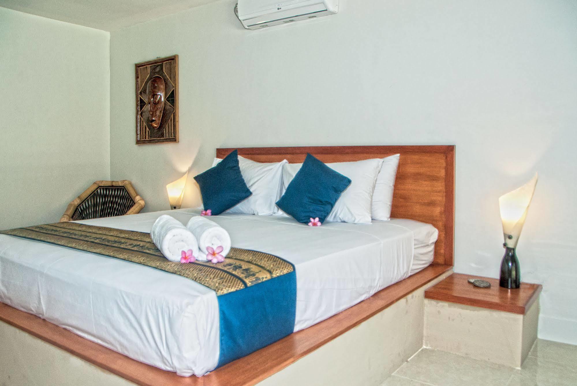 Mama Bella'S Retreat Bed and Breakfast Senggigi Exteriör bild